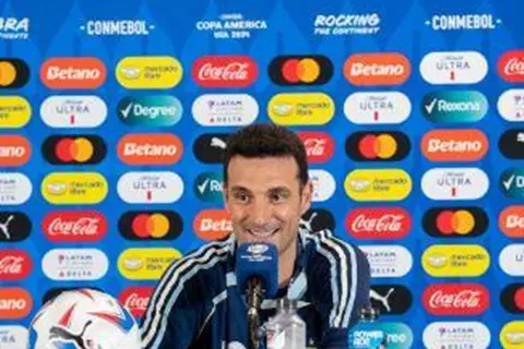 سكالوني: أريد تجديد عقدي مع الأرجنتين 15 عامًا.. وميسي الأفضل في التاريخ